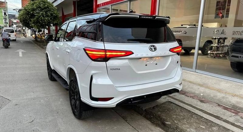 Toyota Fortuner GR 2026 - imagen secundaria 2