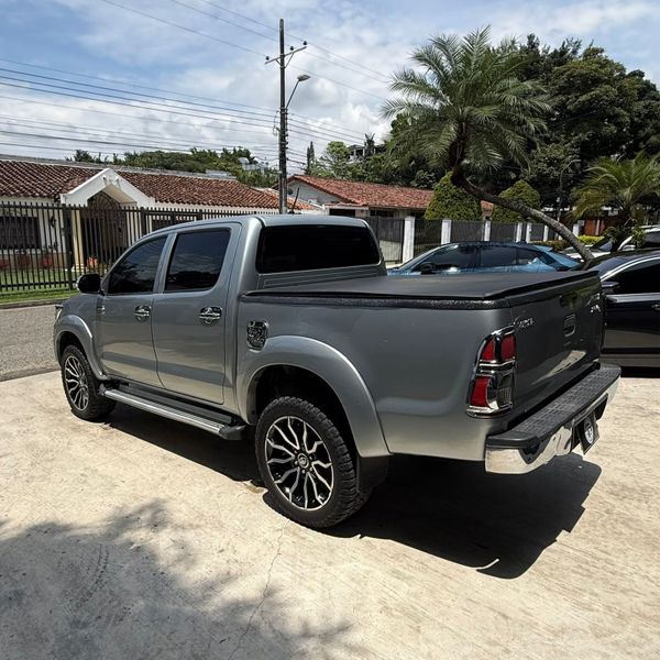 Toyota Hilux - 2015 - imagen secundaria 2