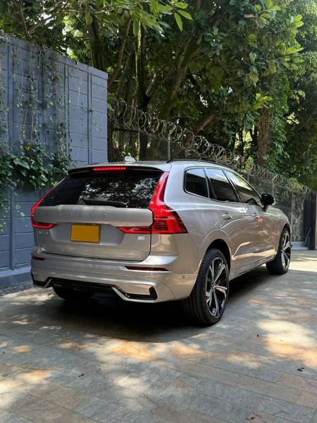 Volvo XC60 T8 Ultimate Dark - imagen secundaria 1