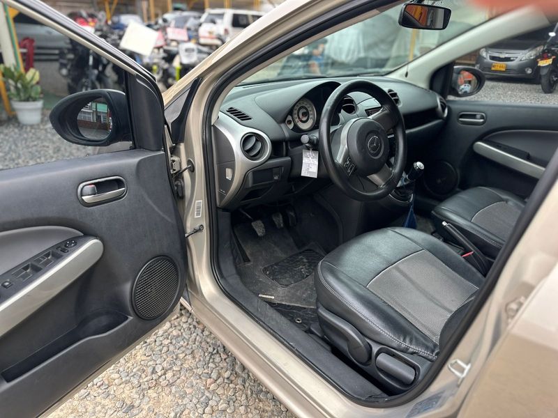 Mazda 2 Modelo 2011 - imagen secundaria 2