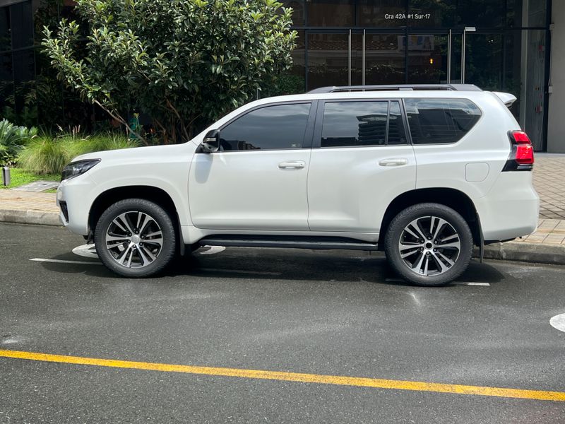 Toyota Prado TXL 2.8 2021 - imagen secundaria 1