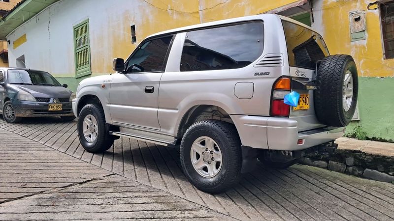 Toyota Prado Sumo - imagen secundaria 2