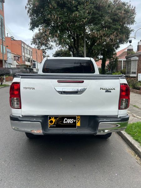 Toyota Hilux 2.4 diesel 4x4 - imagen secundaria 1