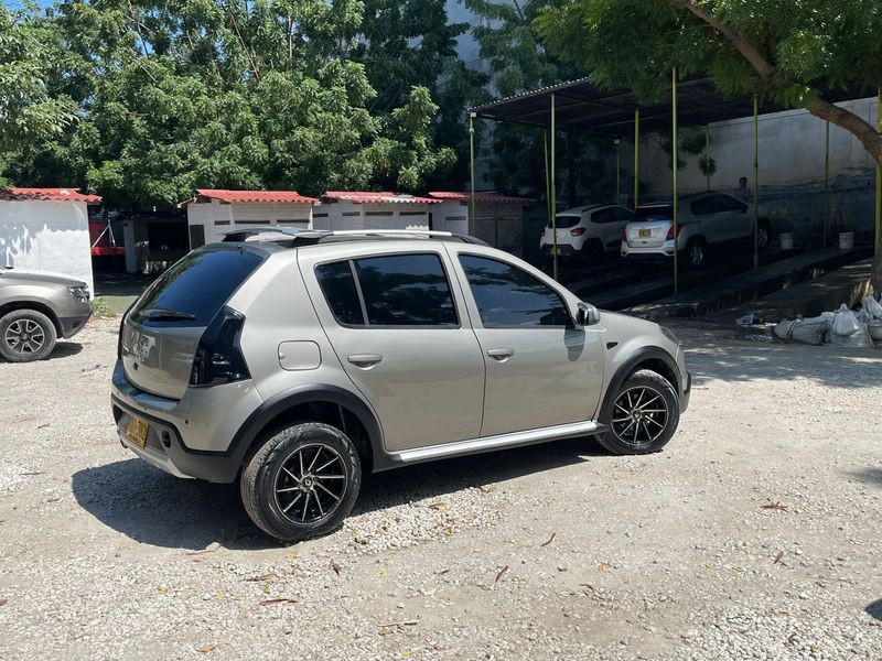 Renault Sandero stepway ao 2015 - imagen secundaria 1
