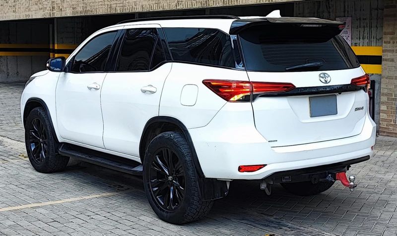 Toyota Fortuner SW4 - imagen secundaria 1