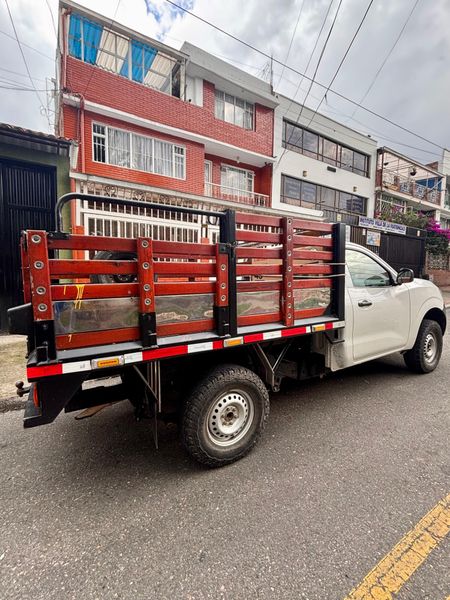 Nissan Frontier - imagen secundaria 2
