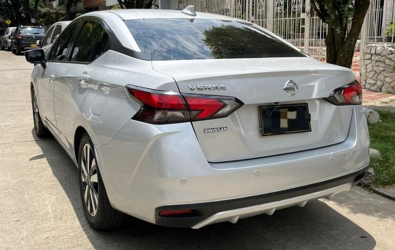 Nissan Versa Advance 2021 - imagen secundaria 1