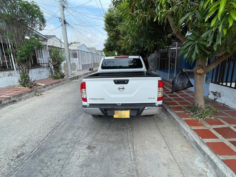 Nissan Frontier 2.5 turbo diesel 4x4 modelo 2020 - imagen secundaria 1