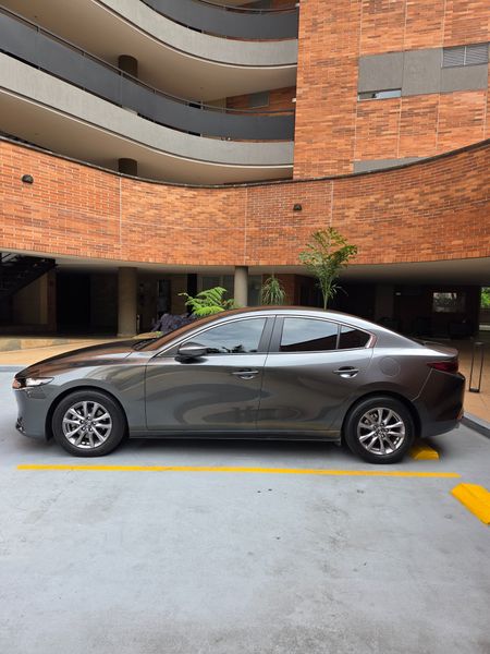 Mazda 3 Touring Hibrido - imagen secundaria 1