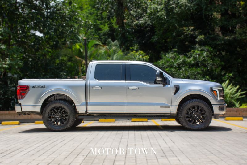 FORD F150 LARIAT HIBRIDA 2025 - imagen secundaria 1