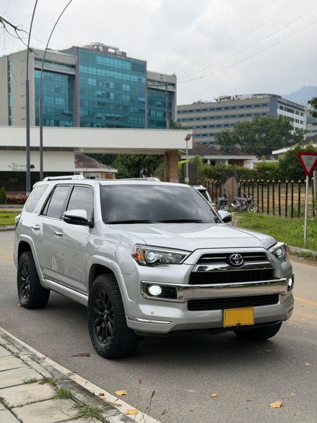 Toyota 4Runner Límited 2020 - imagen secundaria 2