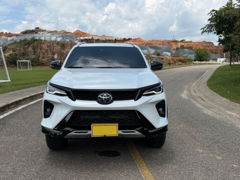 Toyota Fortuner SRV Diamond 2024 - imagen secundaria 2