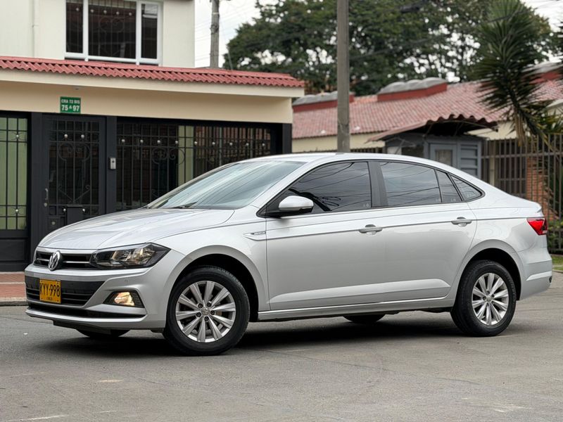 Volkswagen Virtus 2022 Comfortline como nuevo - imagen secundaria 1