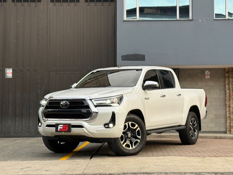 TOYOTA HILUX SRX 2023 - imagen 1