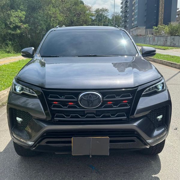Toyota Fortuner 2021 diesel - imagen secundaria 1