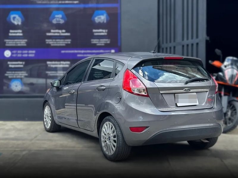 Ford Fiesta 1.6L Hatchback Titanium 2014 - imagen secundaria 2