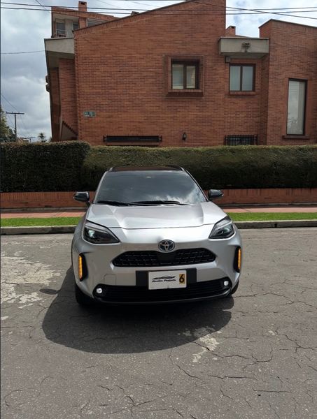 Toyota Yaris Cross XLS Híbrida - imagen secundaria 1