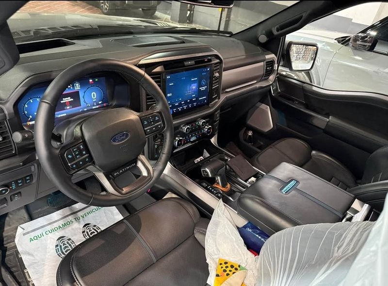 Ford F-150 Platinum 2025 - imagen secundaria 2