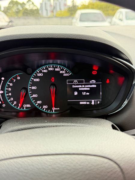 Chevrolet tracker LT 2019 km39.600 - imagen secundaria 2