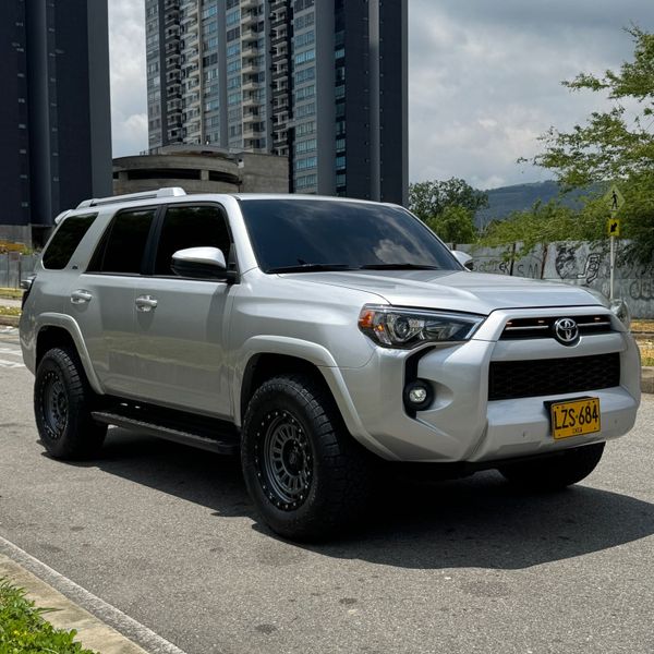 Toyota 4Runner SR5 2023 - imagen secundaria 1