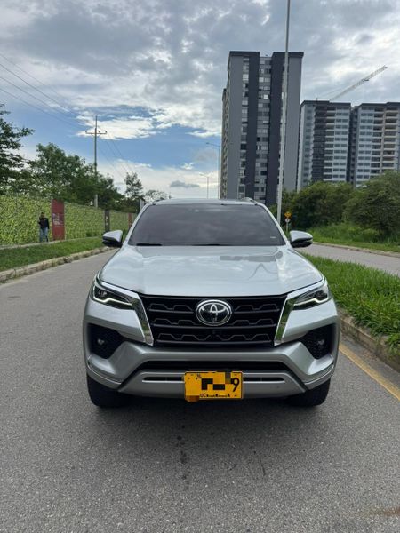 Toyota Fortuner Srv 2.4 2022 - imagen secundaria 2