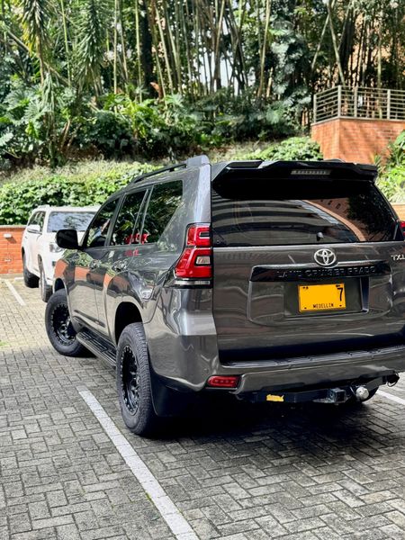 Toyota Prado TXL Gasolina 2014 - imagen secundaria 2