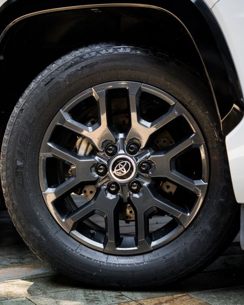 Toyota Sequoia Platinum - imagen secundaria 1