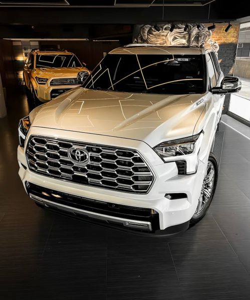 Toyota Sequoia capstone 2026 nueva 0KM - imagen secundaria 1