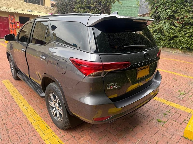 Toyota Fortuner 2019 Diésel Automática  Excelente estado - imagen secundaria 2