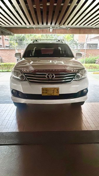 TOYOTA FORTUNER URBANA 4x2 gasolina - imagen secundaria 2