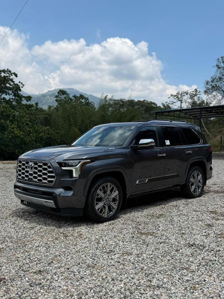 Toyota sequoia Edicion Capstone HIBRIDA iforce max  2026 - imagen secundaria 1