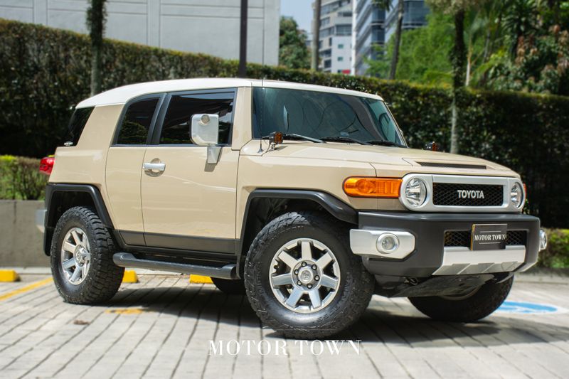 TOYOTA FJ CRUISER 2023 - imagen 1