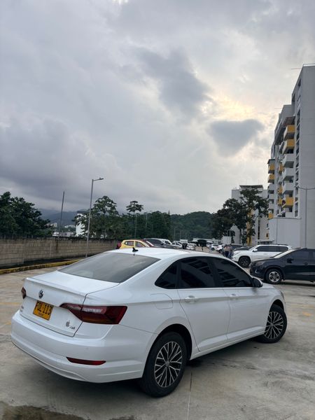 Volkswagen Jetta 2019 1.4 Turbo TSI - imagen secundaria 1