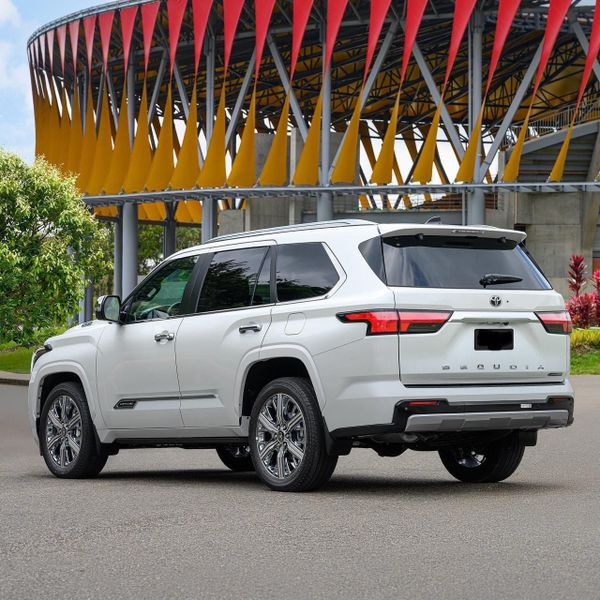 TOYOTA SEQUOIA 2026 - imagen secundaria 1