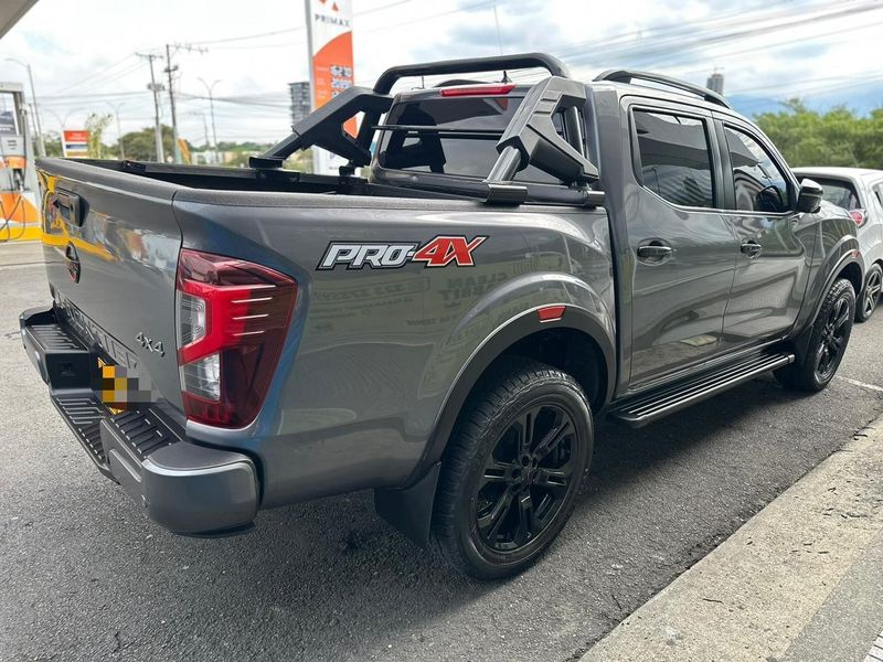 Nissan Frontier Pro4X - imagen secundaria 2