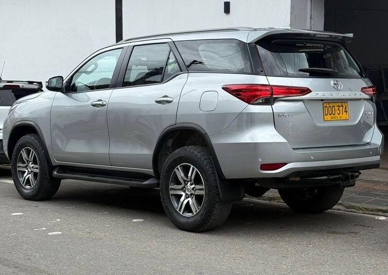 Toyota Fortuner SW4 2018 - imagen secundaria 2