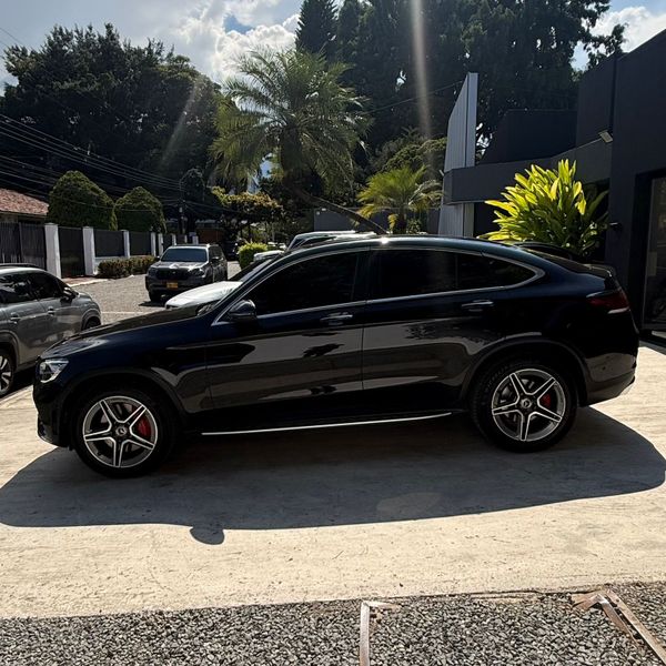 Mercedes Benz - GLC 300 E 4Matic - 2023 -  BLINDADO - imagen secundaria 1