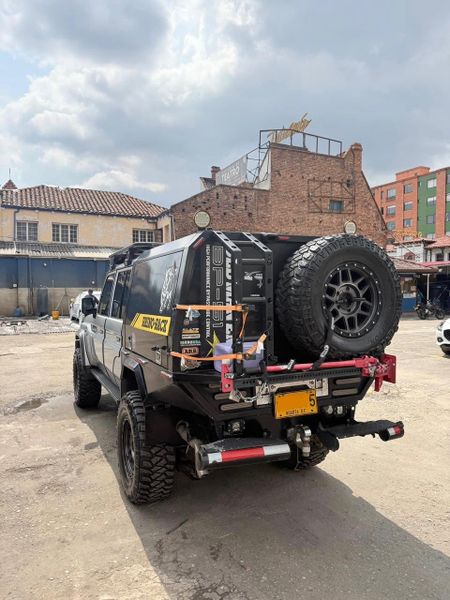 Toyota Land Cruiser VDJ79 - imagen secundaria 1