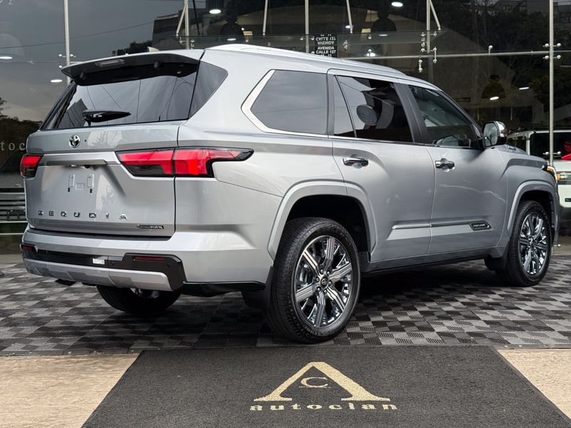 Toyota Sequoia Capatone Hybrid - imagen secundaria 2
