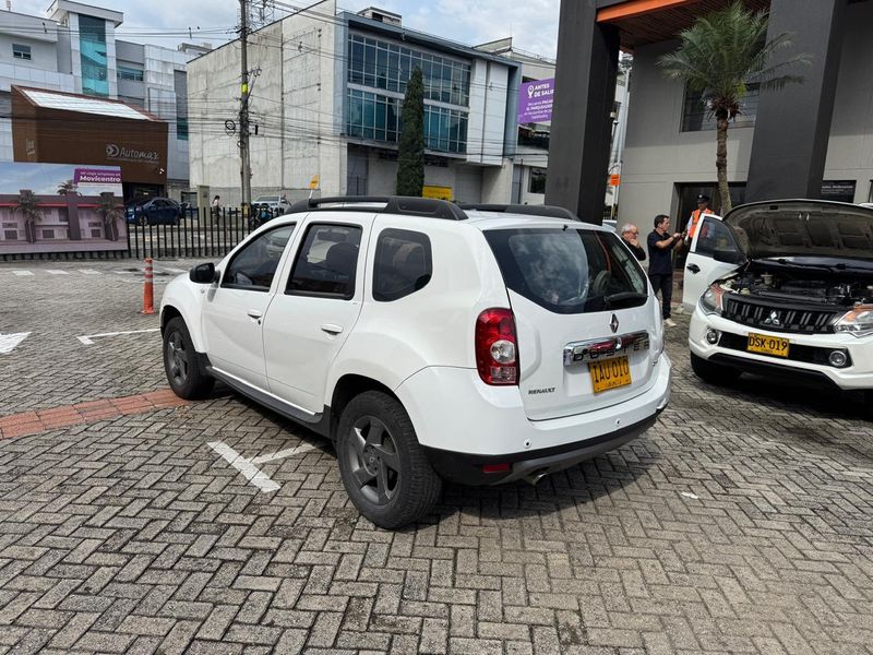 RENAULT DUSTER 4x4 2015 - imagen secundaria 2