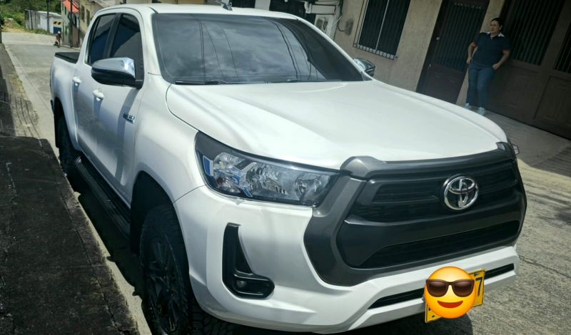 TOYOTA HILUX REVO - imagen secundaria 1