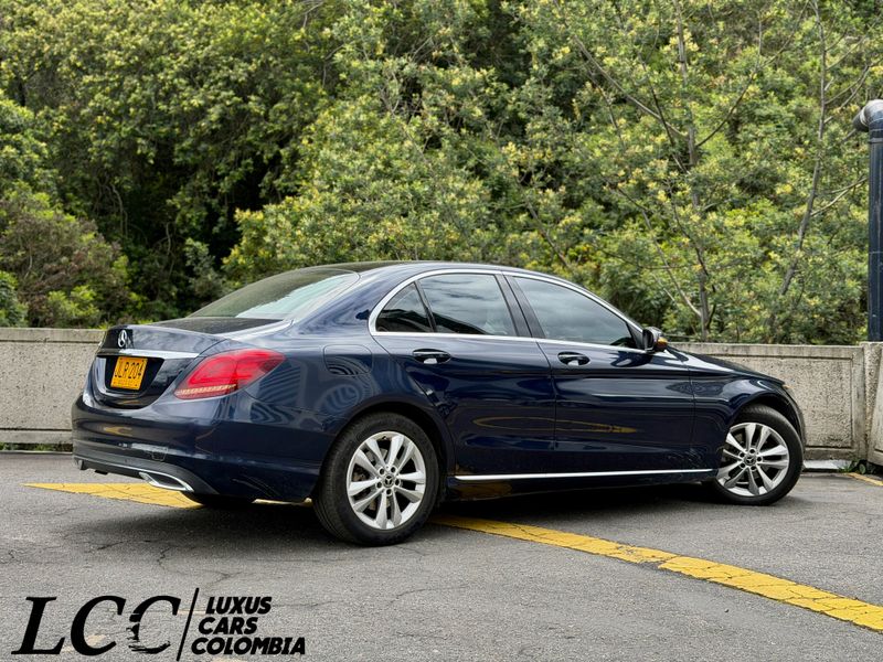 Mercedes Benz C200 2.0 2020 23.000 KMS - imagen secundaria 2