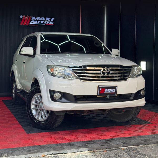 Toyota Fortuner SR5 2.700 cc Gasolina Automática 4x2 - imagen secundaria 2
