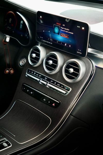 Mercedes Benz GLC 300 coupé 2023 - imagen secundaria 1