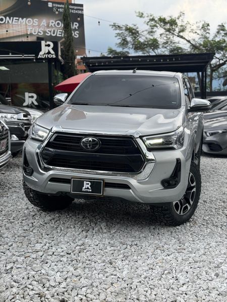 TOYOTA HILUX SRX 4x4 2024 - imagen secundaria 1