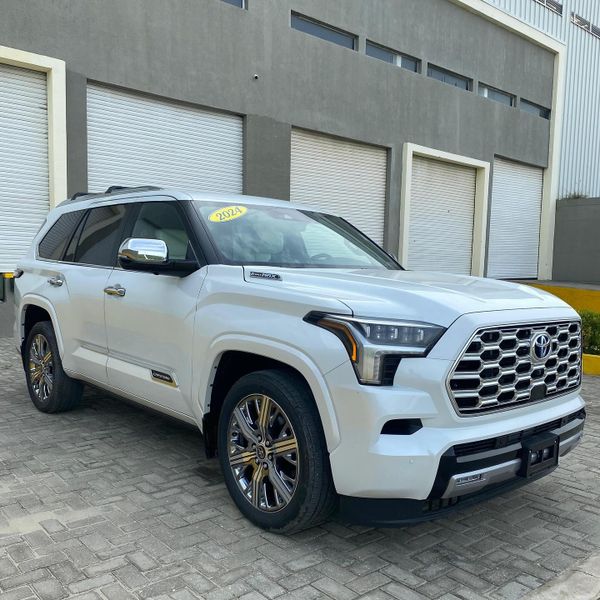 Toyota Sequoia Capstone Híbrida 2025 - imagen secundaria 2