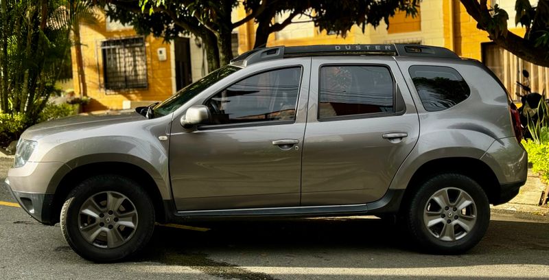 Renault Duster 2.0 AT - imagen secundaria 2