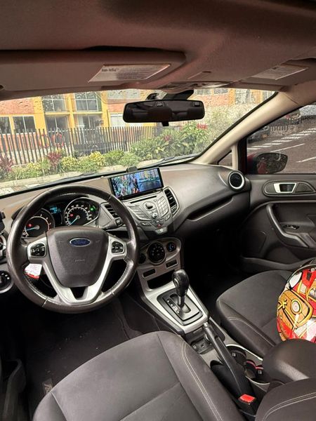 FORD FIESTA SE 2015 - imagen secundaria 2