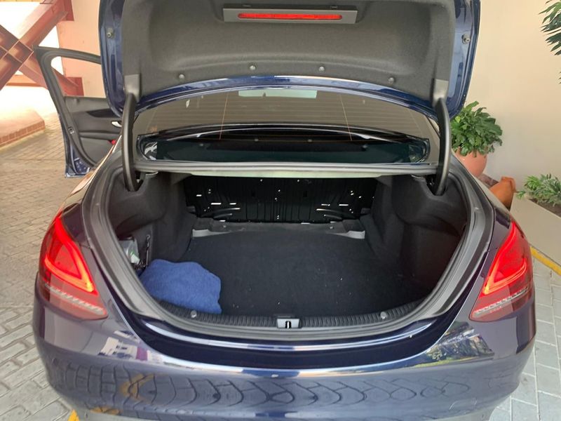 Mercedes-Benz C200 2021  Bajo kilometraje excelente estado - imagen secundaria 2