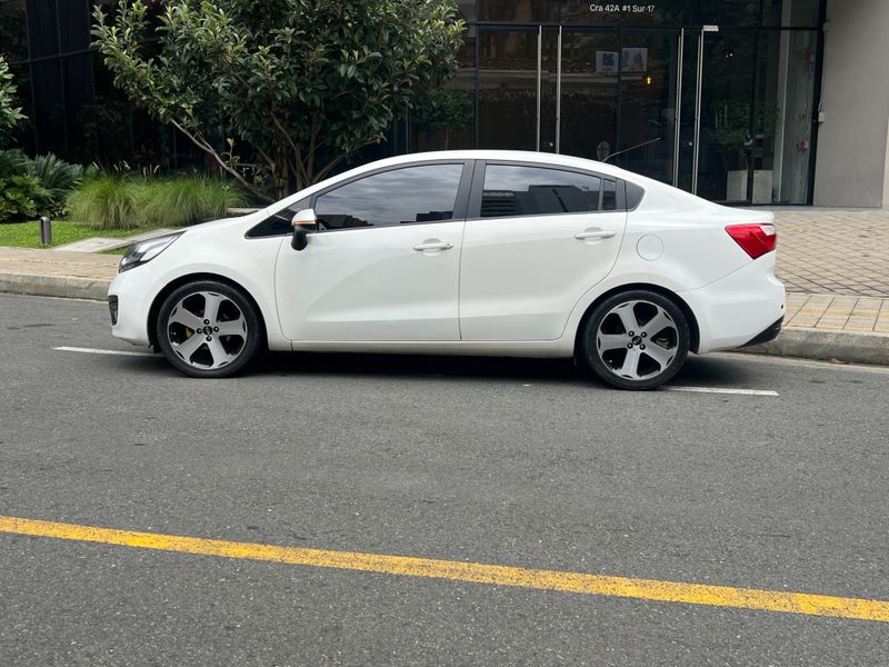 KIA Rio UB EX - imagen secundaria 1